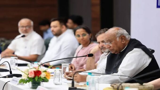 फिर सरकार को घेरने की तैयारी?: इंडिया गठबंधन की अहम बैठक आज, ज्ञानेश कुमार के इस्तीफे की मांग तेज करेगा विपक्ष