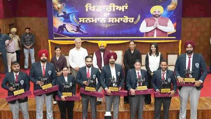 CM Bhagwant Mann honours captains of all 6 teams participating in the championship