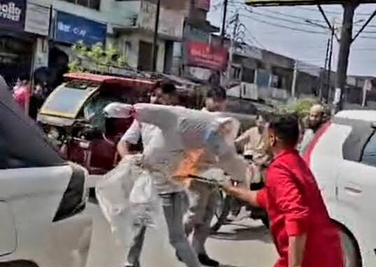 एमएलसी चुनाव: मुजफ्फरनगर में भाजपा-सपा नेताओं में धक्का-मुक्की, लगाए धांधली के आरोप, डीएम पहुंचे